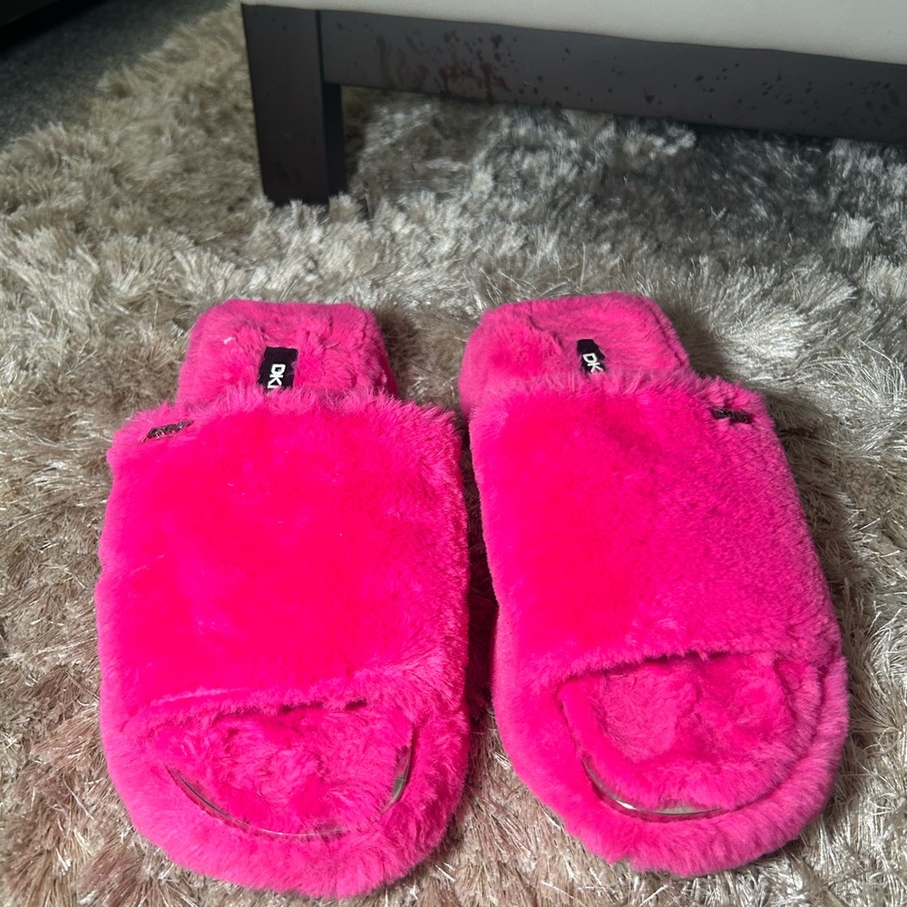 DKNY mule